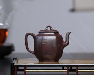 泉眼無聲惜細流，樹蔭照水愛晴柔。