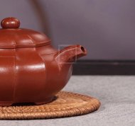 《菱意》宜興紫砂壺高級(jí)工藝美術(shù)師手工貴妃紅朱泥大彬六方